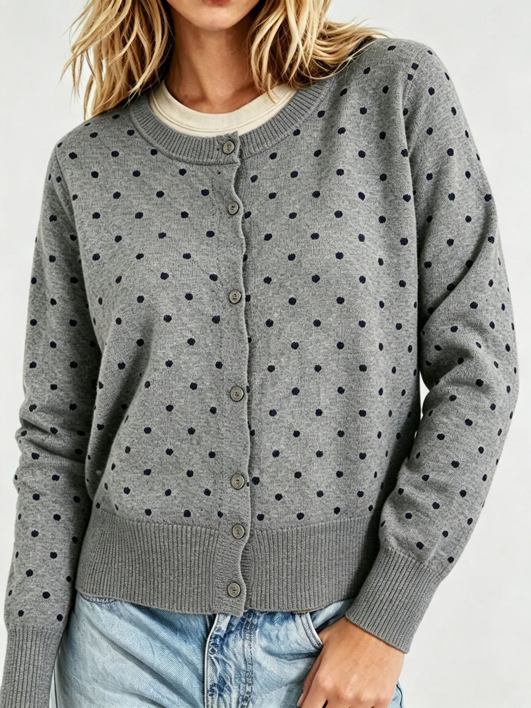 Damen Gepunktete Feinstrick-Cardigan mit Rundhals und Rippbündchen – Veloura