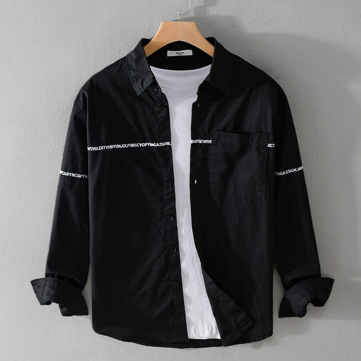 Herren Langarm-Hemd im Overshirt-Stil mit eingearbeitetem Schriftband und Brusttasche Echoarchiv