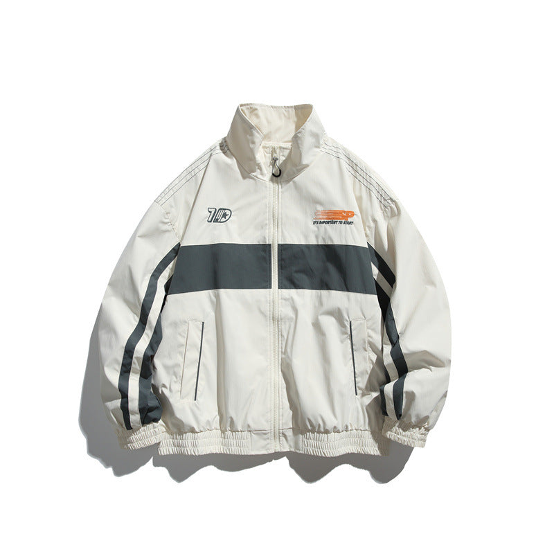 Herren Sportliche Retro-Trainingsjacke mit Streifendetail und Stehkragen Echoarchiv
