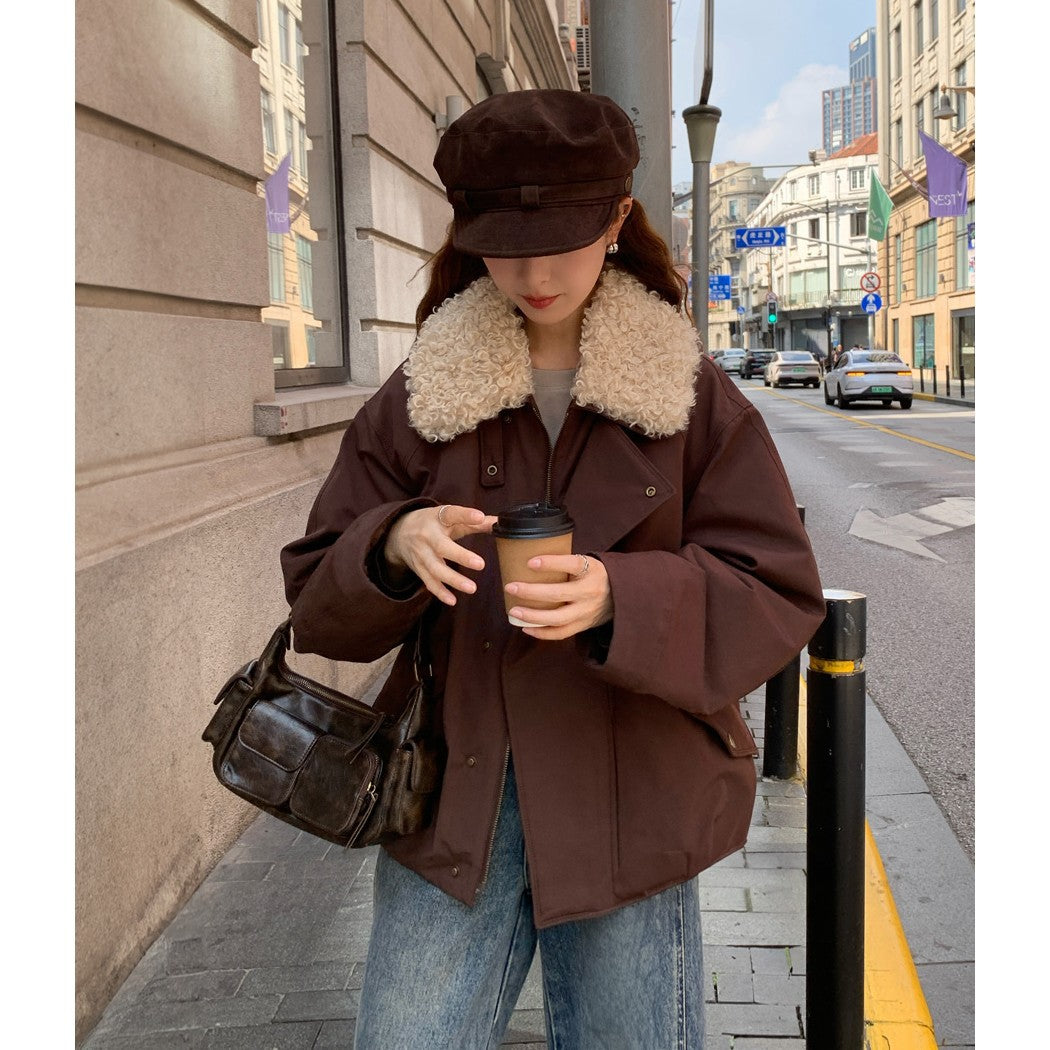 Damen Oversize-Kurzjacke mit Teddykragen und Pattentaschen Echoarchiv