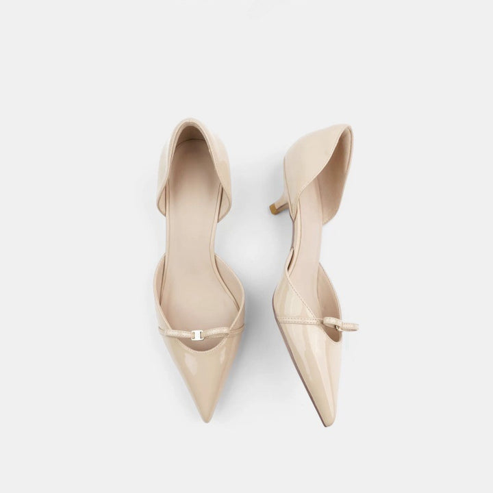 Damen Elegante Lack‑D'Orsay‑Pumps mit spitzer Zehenkappe, niedrigem Kittenabsatz und zartem Zierriemchen – Lioré