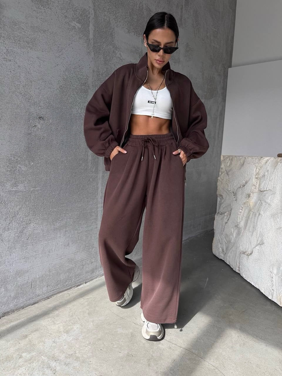 Damen oversized Sweatset mit Reißverschlussjacke und weiten Jogginghose – Avérine