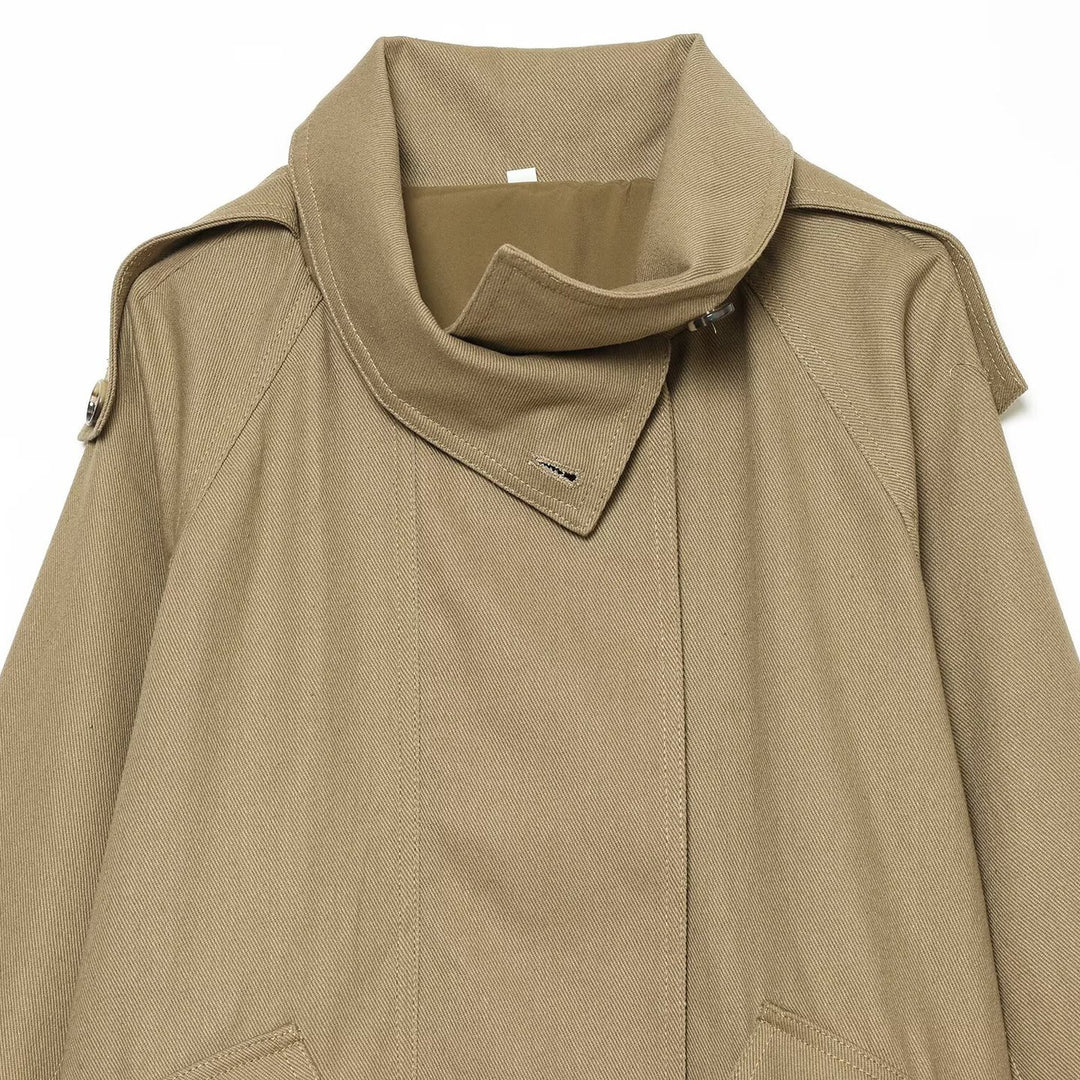 Damen Kurze Oversized Cape-Trenchjacke mit hohem Funnelkragen und Utility‑Pattentaschen Echoarchiv