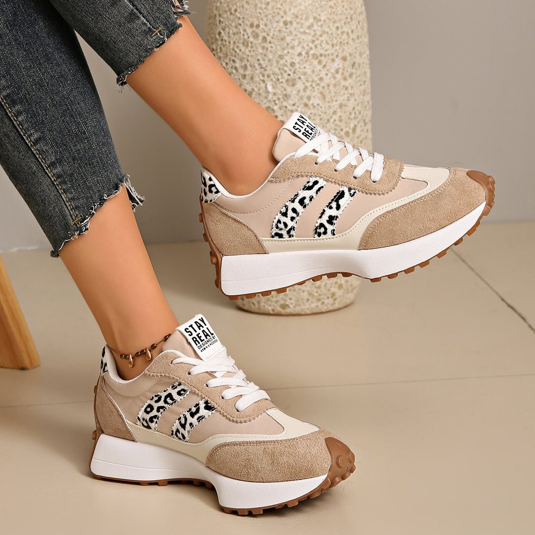 Damen Retro-Plateau-Sneaker mit Velours- und Mesh-Mix – Névara