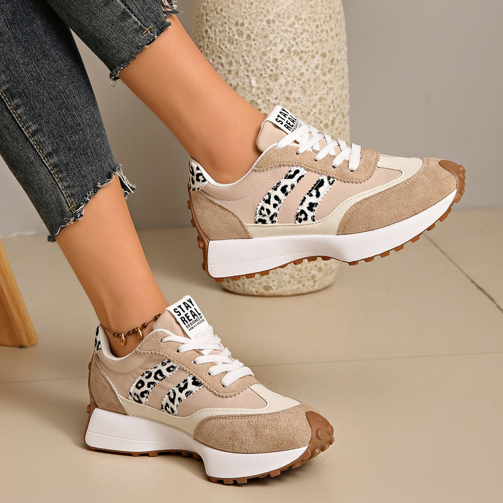 Damen Retro-Plateau-Sneaker mit Velours- und Mesh-Mix – Névara
