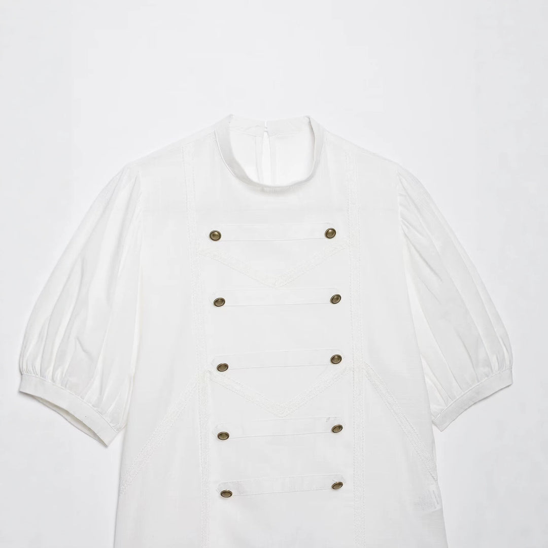 Damen Leichte Baumwollbluse im Matrosenstil mit dekorativen Metallbuttons und Puffärmeln Echo Archiv