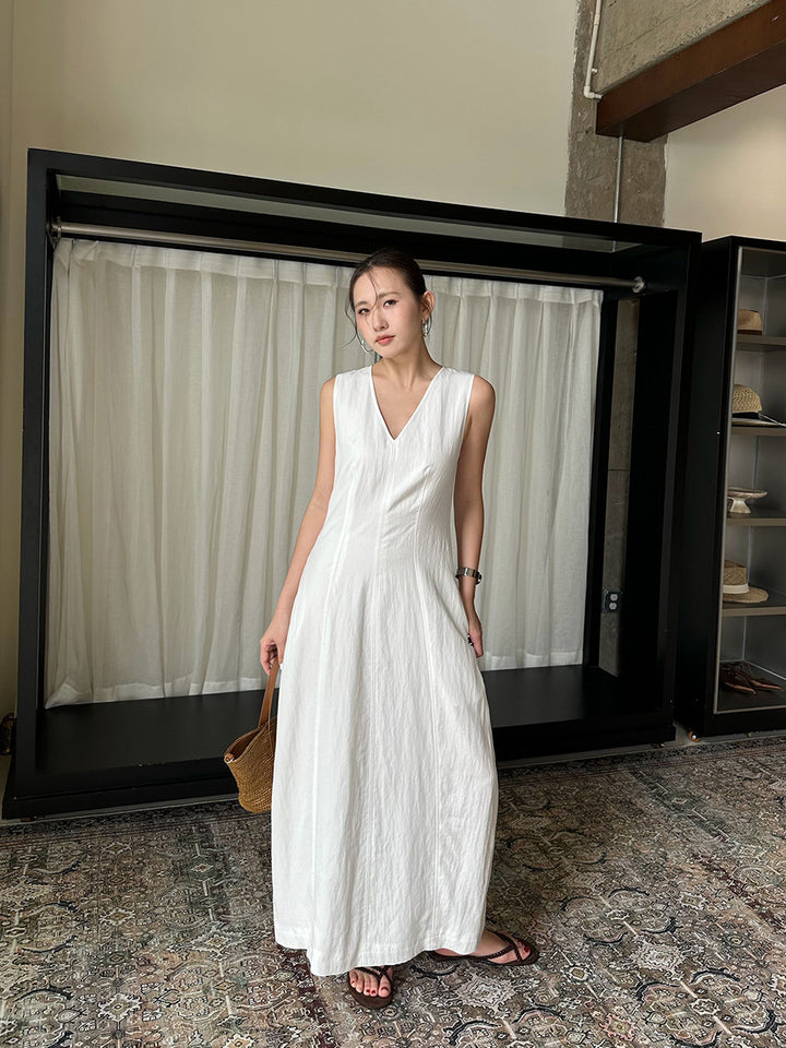 Midi-Kleid für Damen mit elegantem V-Ausschnitt aus dem Echo-Archiv