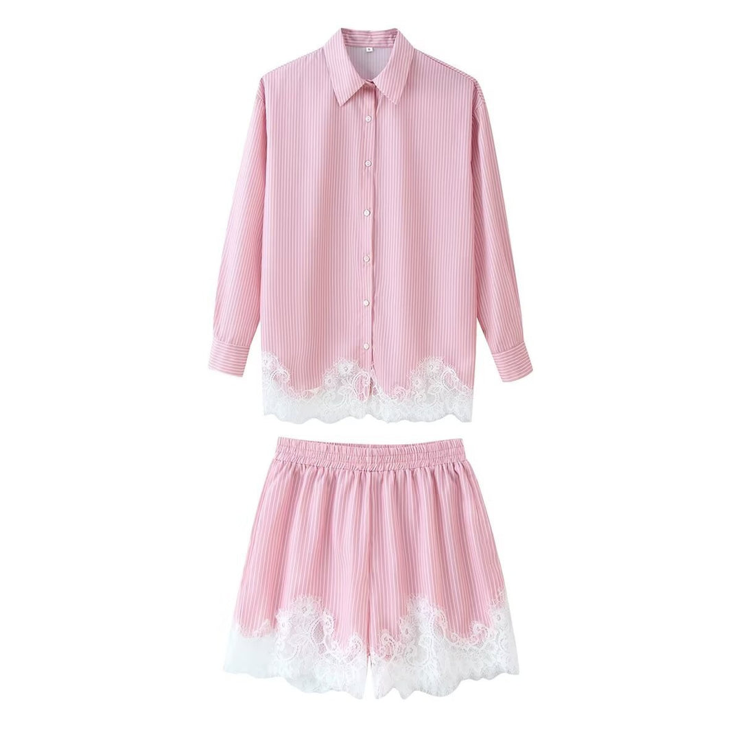 Damen nan zweiteiliges Satin-Pyjama-Set mit Hemdbluse, Gummibund-Shorts und Spitzenbesatz Echo Archiv