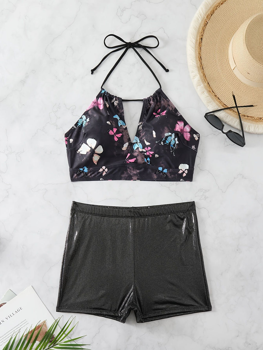 Damen Bikini-Set mit floralem Oberteil und hochglänzenden Shorts Echo Archiv