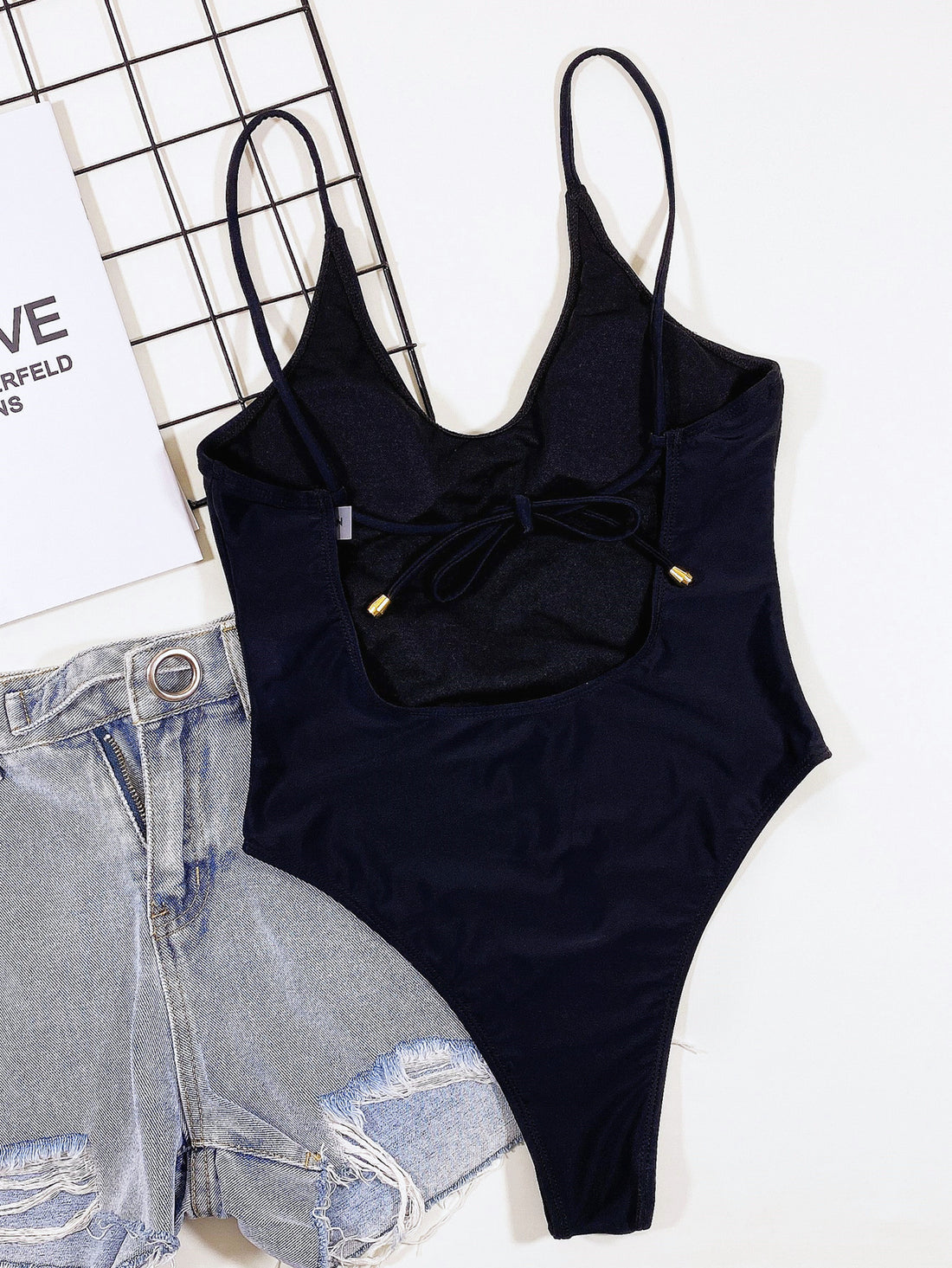 Damen Hochgeschnittener Cut-Out Badeanzug mit Bindebändern – Maréssa