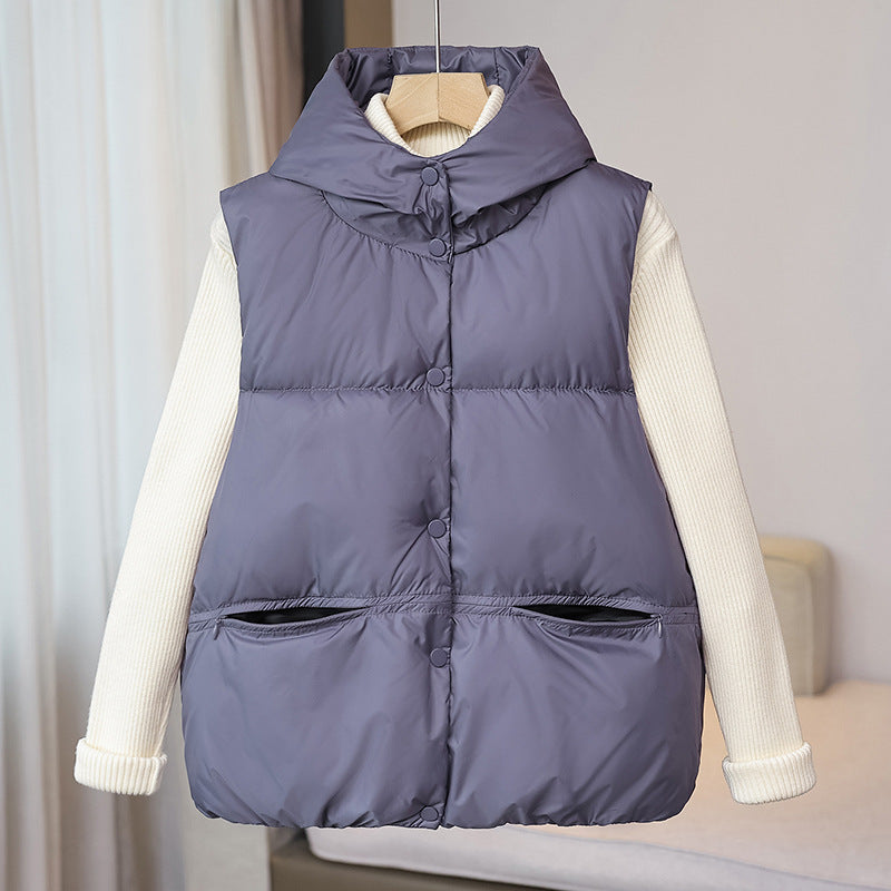 Damen wattierte Ärmellose Thermoweste mit voluminösem Stehkragen, verdeckter Druckknopfleiste und seitlichen Reißverschlusstaschen – Avérine