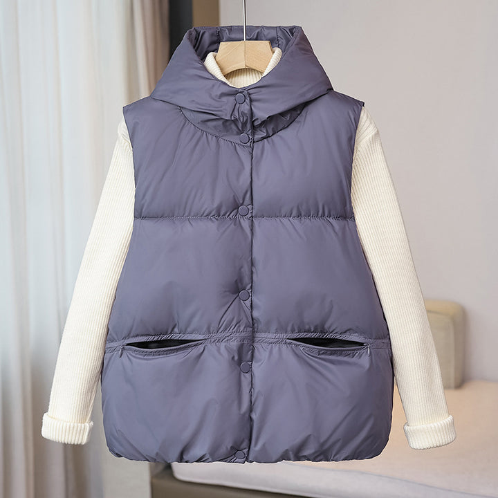 Damen wattierte Ärmellose Thermoweste mit voluminösem Stehkragen, verdeckter Druckknopfleiste und seitlichen Reißverschlusstaschen – Avérine