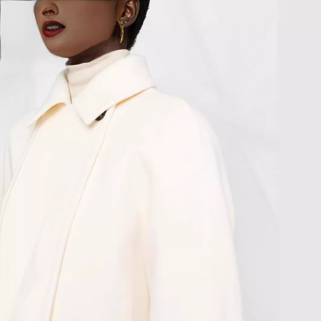Damen Oversize Wollmix‑Mantel mit überschnittener Schulter und minimalistischer Knopfleiste Echoarchiv