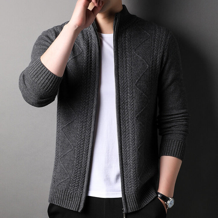Herren Strickjacke im modernen Kabelstrickdesign Echoarchiv