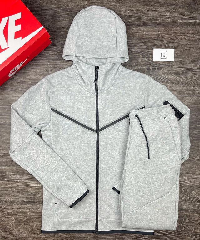 Herren sportliches Hoodie-Set mit atmungsaktiven Eigenschaften und modernen Kontrastdetails Echoarchiv
