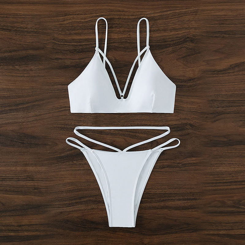 Damen Triangel-Bikini mit tiefem V-Ausschnitt und raffinierten Trägermuster Echo Archiv