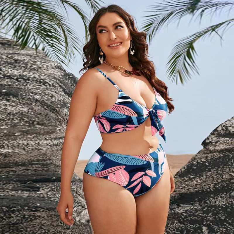 Damen Bikini-Set mit floralem Wickeloberteil und eleganter Strandjacke Echo Archiv