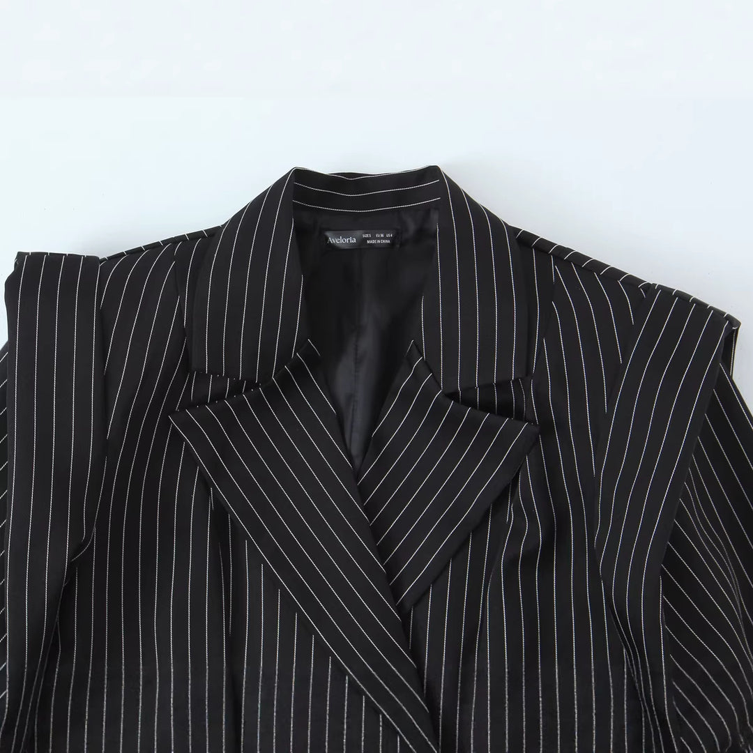 Damen Zweireihiger Oversize-Blazer mit markanten Schulterpolstern und Nadelstreifen Echo Archiv