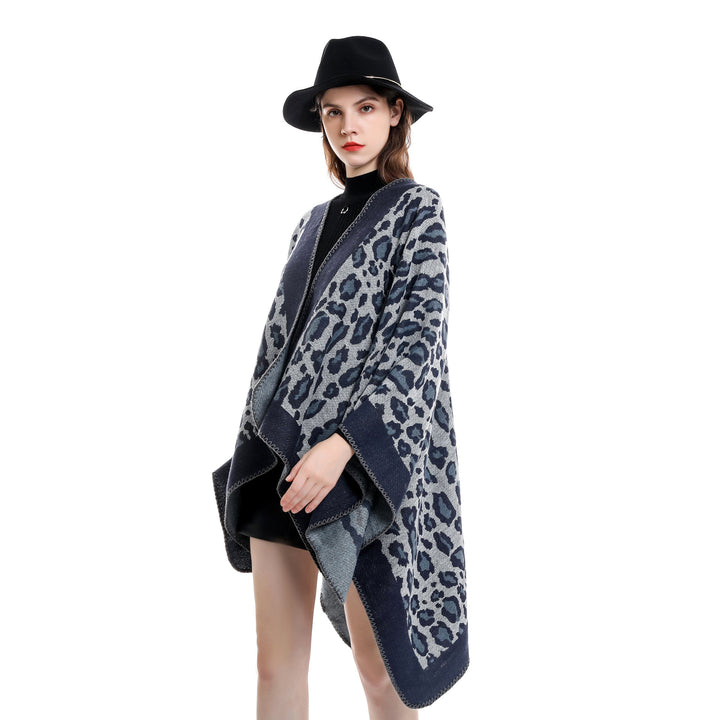 Damen Grobgewebter Jacquard‑Umhang mit Leo‑Print und offener Kimono‑Silhouette – Avérine