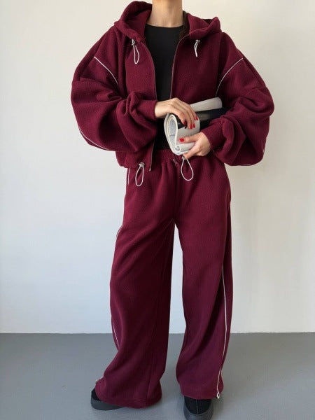 Damen gekürztes Zip-Hoodie mit Tunnelzug und hochgeschnittener weiter Fleece-Loungehose – Auréline