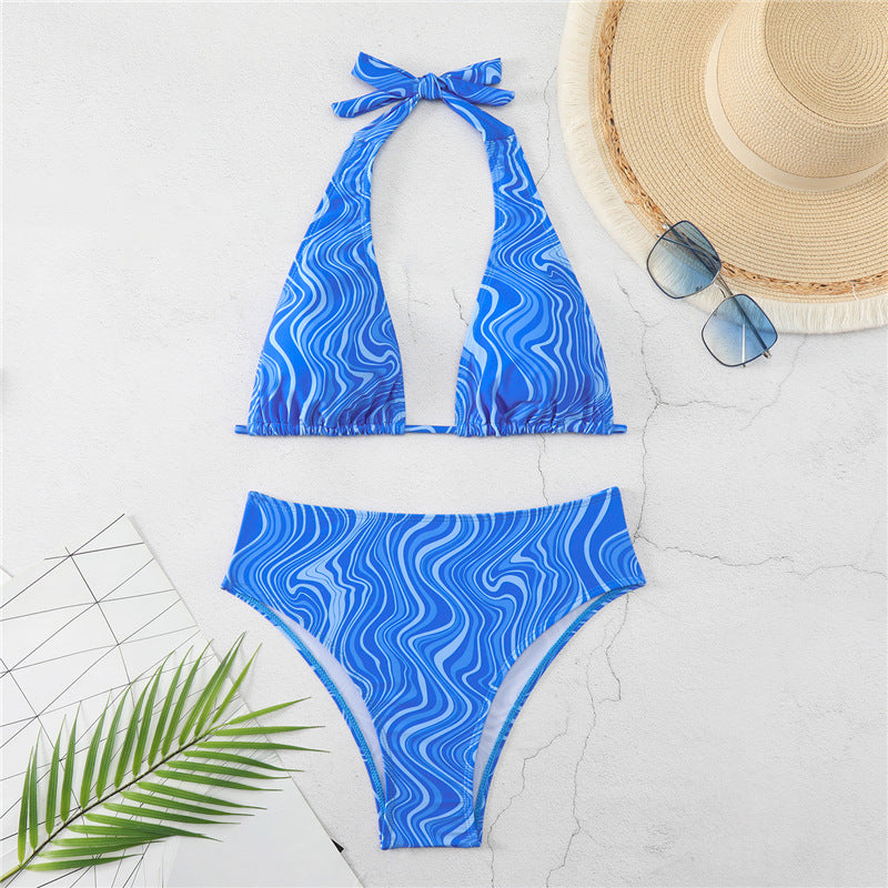 Damen Triangel-Bikini mit elegantem Wickeldetail und modischem Wellenmuster Echo Archiv