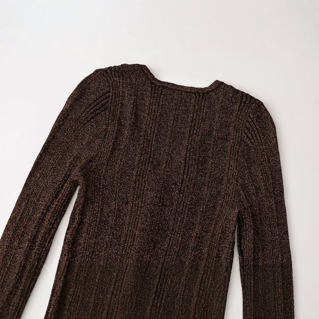 Damen Figurbetonter gerippter Feinstrick-Cardigan mit V‑Ausschnitt, Glanzfaden und Zierknopfleiste Echoarchiv