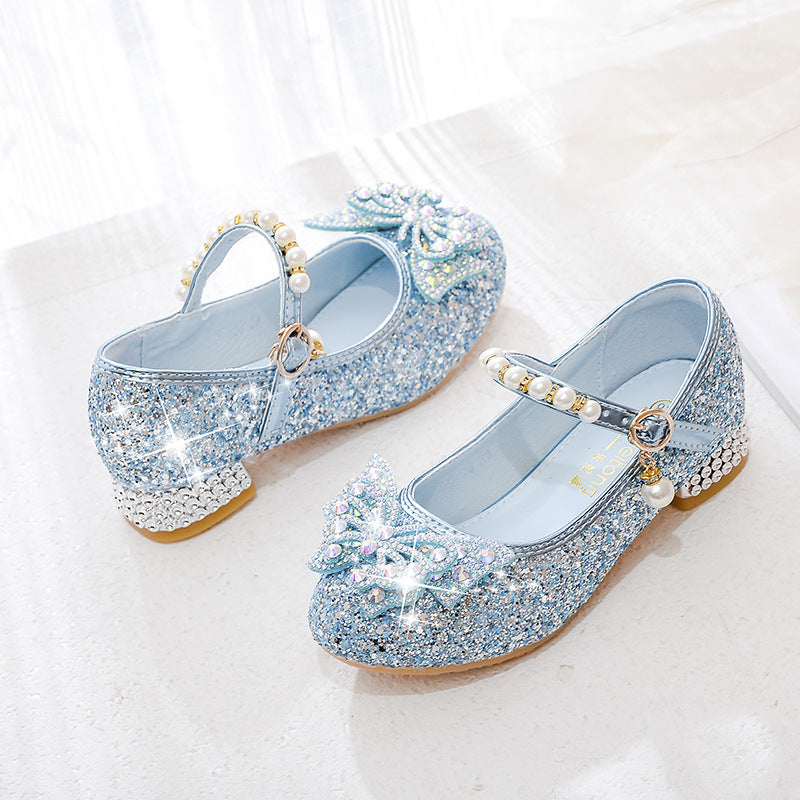 Mädchen Glitzernde Ballerinas mit dekorativen Strass- und Perlenschleifen Echo Archiv