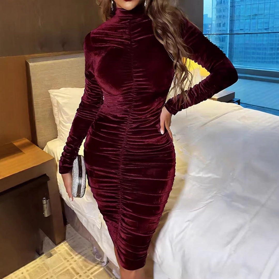 Damen Elegantes figurbetontes Samtkleid Echo Archiv