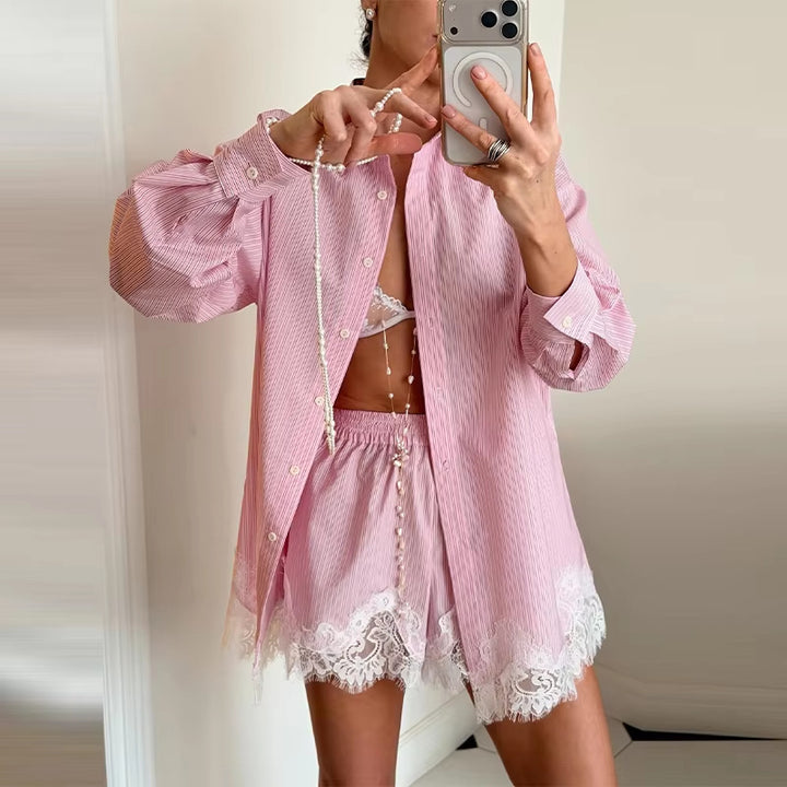 Damen nan zweiteiliges Satin-Pyjama-Set mit Hemdbluse, Gummibund-Shorts und Spitzenbesatz Echo Archiv