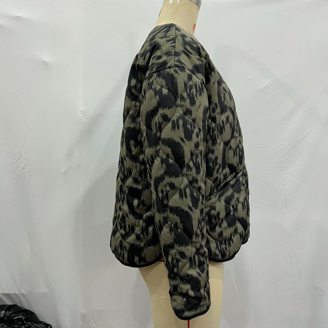 Damen gesteppte Ikat-Print Steppjacke mit Rundhalsausschnitt, kontrastpaspel und aufgesetzten Taschen – Célinea