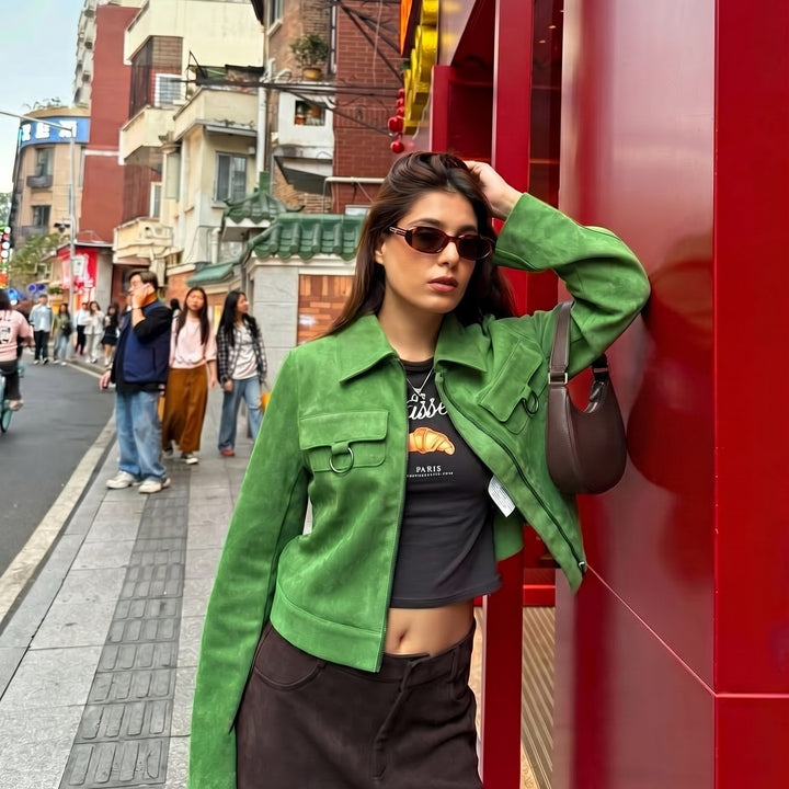 Damen Cropped Veloursjacke mit Hemdkragen, Reißverschluss und Zierringen Echoarchiv