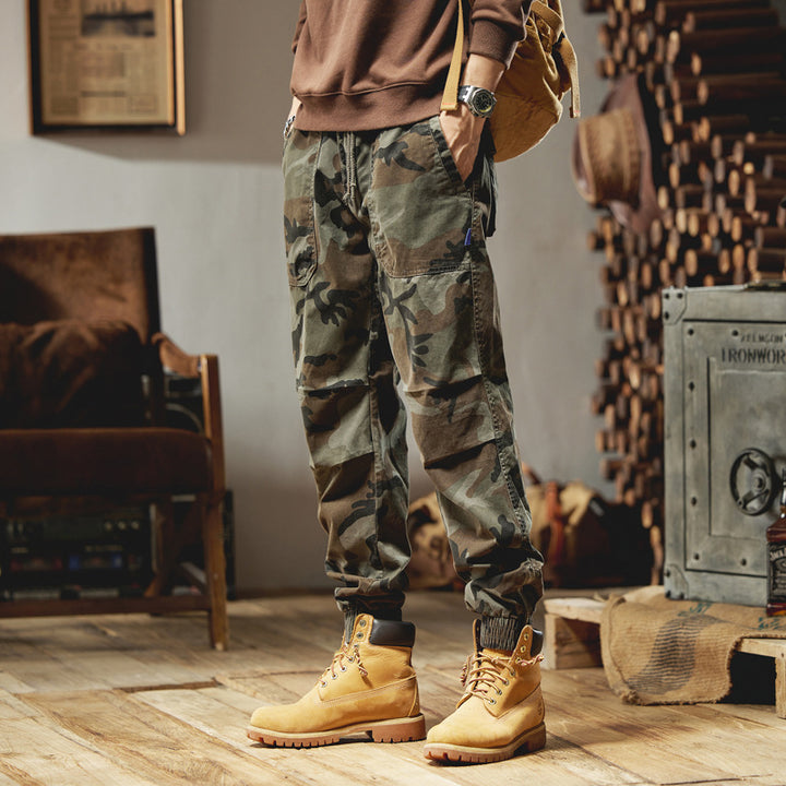 Herren Camouflage-Cargojogger aus robustem Ripstop mit Tunnelzugbund, Kniefalten und elastischen Bündchen Echo Archiv