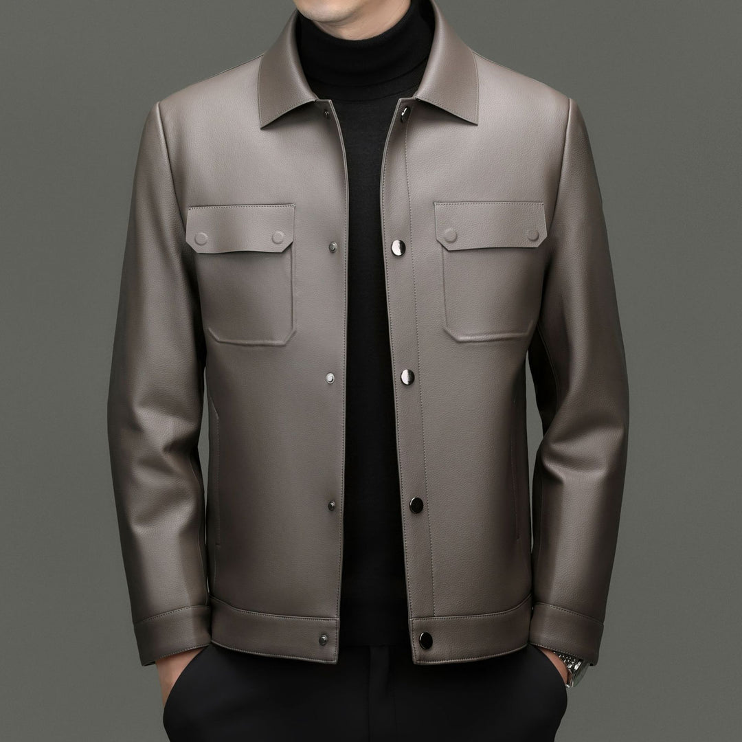 Herren Lederjacke im Shirtstil mit Druckknopfverschluss und aufgesetzten Brusttaschen Echoarchiv