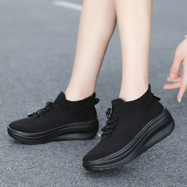 Damen Keil‑Plateau‑Sneaker mit Strickschaft, Sock‑Design und Schnellzug‑Schnürung Echoarchiv