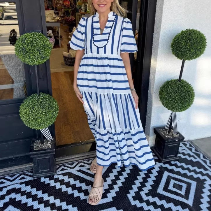 Damen Gestreiftes Maxi-Kleid mit Stufenrock, Rüschenblende und Puffärmeln Echoarchiv