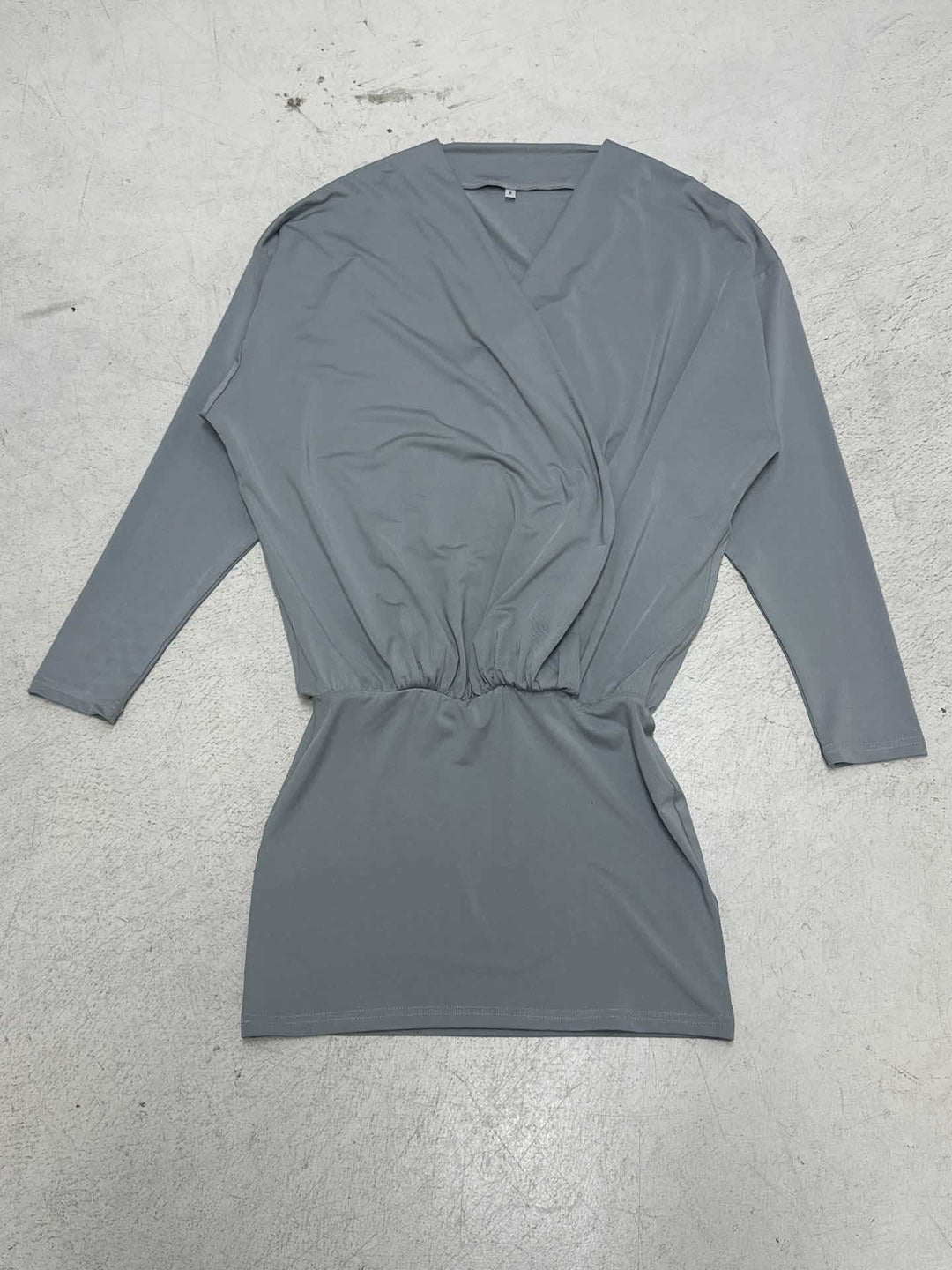 Damen nan drapiertes Wickel-Top mit tiefem V-Ausschnitt, weichem Jerseyfall und tailliertem Bündchen Echo Archiv