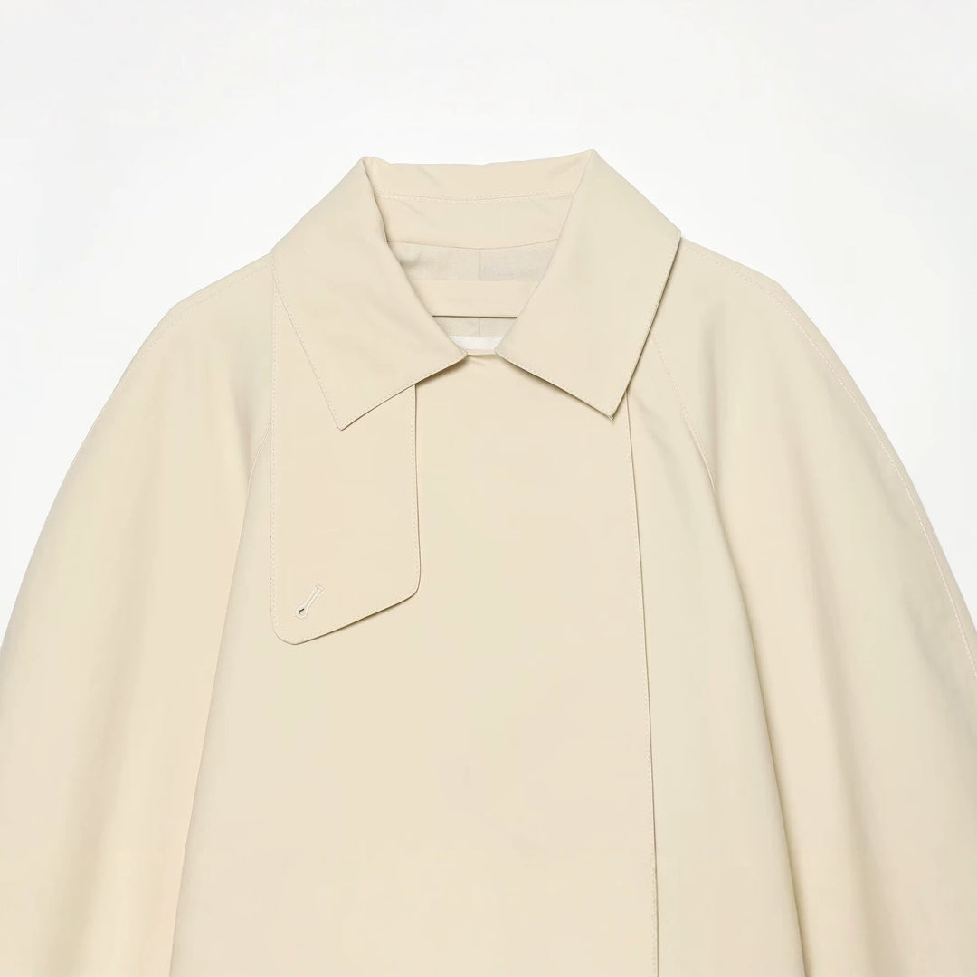 Damen Kurz geschnittene Trenchjacke mit Oversize-Ärmeln und verdeckter Knopfleiste Echo Archiv