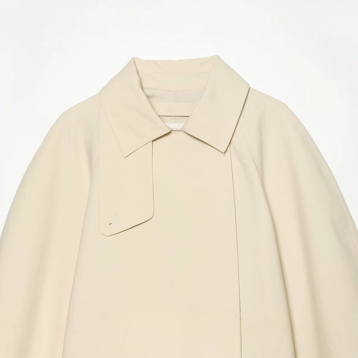 Damen Kurz geschnittene Trenchjacke mit Oversize-Ärmeln und verdeckter Knopfleiste Echo Archiv
