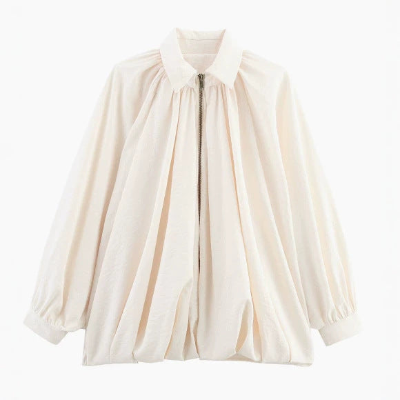 Damen Oversize Plissée-Hemdbluse mit Frontreißverschluss, Kellerfalten und Ballonärmeln Echo Archiv