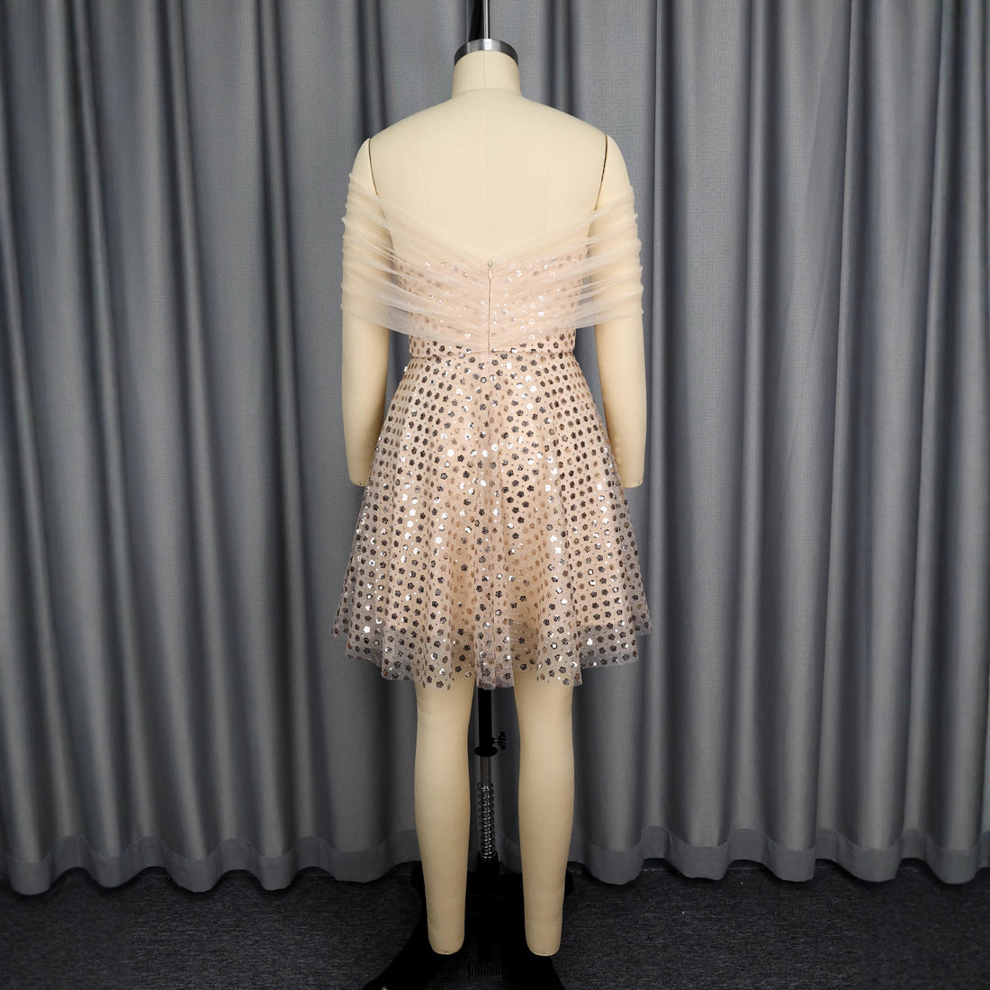 Damen glamouröses Tüllkleid mit funkelnden Pailletten – Élara