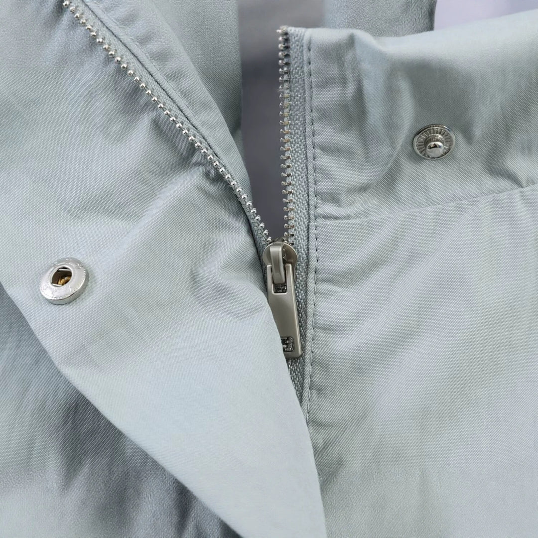 Damen Gekürzte Utility-Jacke mit hohem Stehkragen, weiten Raglanärmeln und verdeckter Frontblende Echo Archiv