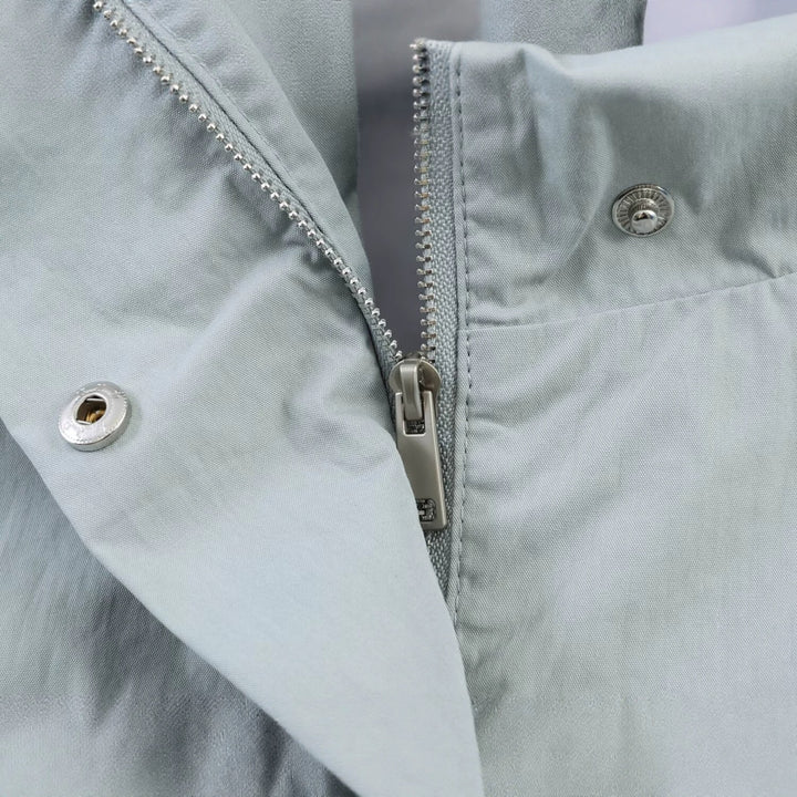 Damen Gekürzte Utility-Jacke mit hohem Stehkragen, weiten Raglanärmeln und verdeckter Frontblende Echo Archiv