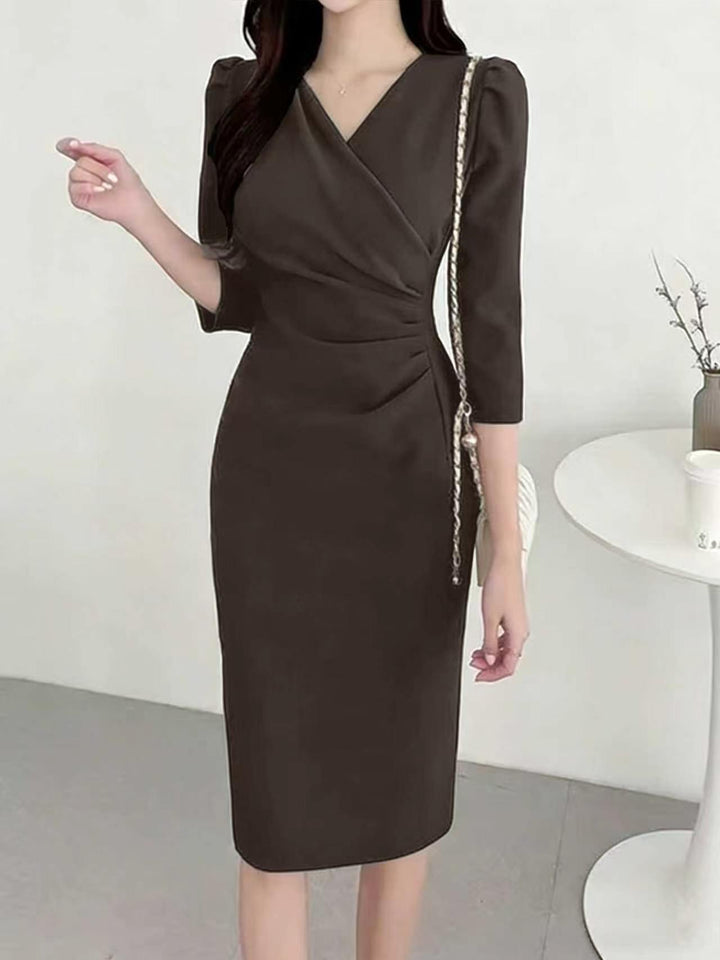 Damen Elegant-tailliertes Drapé-Etuikleid mit asymmetrischer Wickel-Optik und 3/4-Ärmeln – Élara
