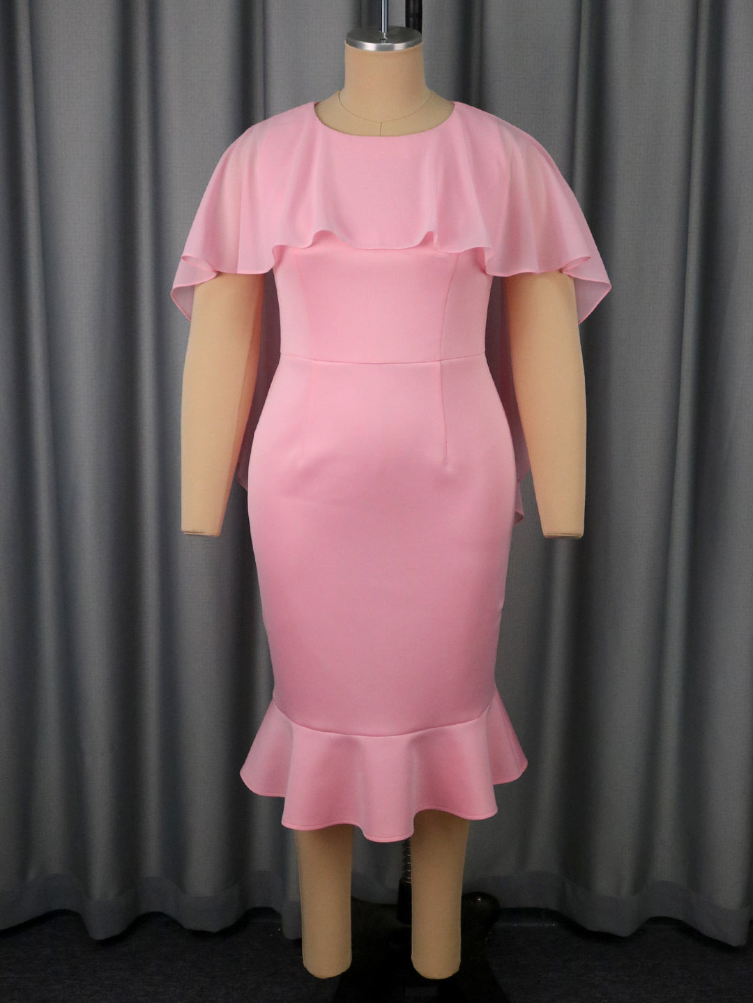 Damen Elegantes Abendkleid mit schwingendem Saum und Raffungen Echo Archiv