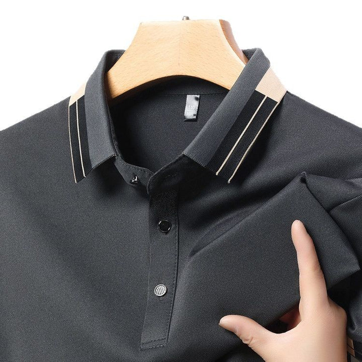Herren stilvolles Poloshirt mit modernem Kragen und eleganten Akzenten Echoarchiv