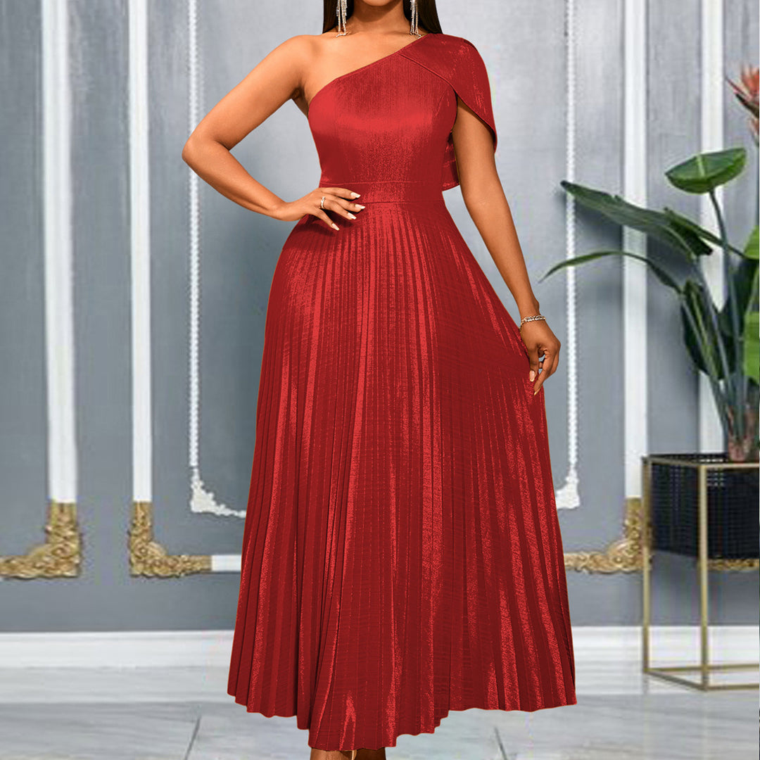 Damen Elegantes Maxi-Kleid mit asymmetrischem Schulterdesign und schimmerndem Plisseestoff Echo Archiv