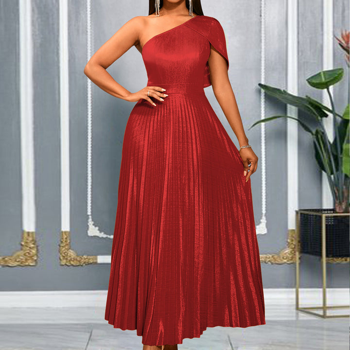 Damen Elegantes Maxi-Kleid mit asymmetrischem Schulterdesign und schimmerndem Plisseestoff Echo Archiv