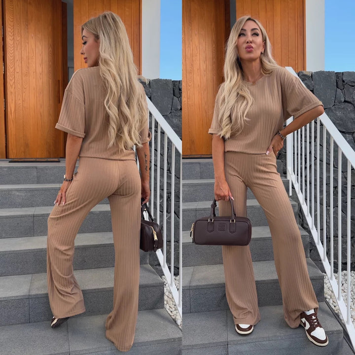 Damen weiches geripptes Lounge-Set mit Oversize-Viskoseshirt und High-Waist Schlaghose – Élanora