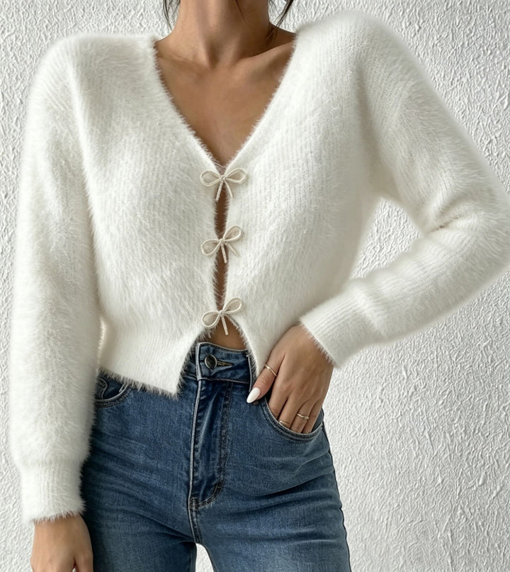 Damen Flauschiger Cropped-Cardigan mit V-Ausschnitt und Schleifen‑Verschlüssen – Veloura
