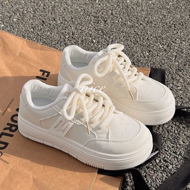 Damen Urbane Plateausneaker im Minimalstil mit gepolstertem Komfortkragen – Névara